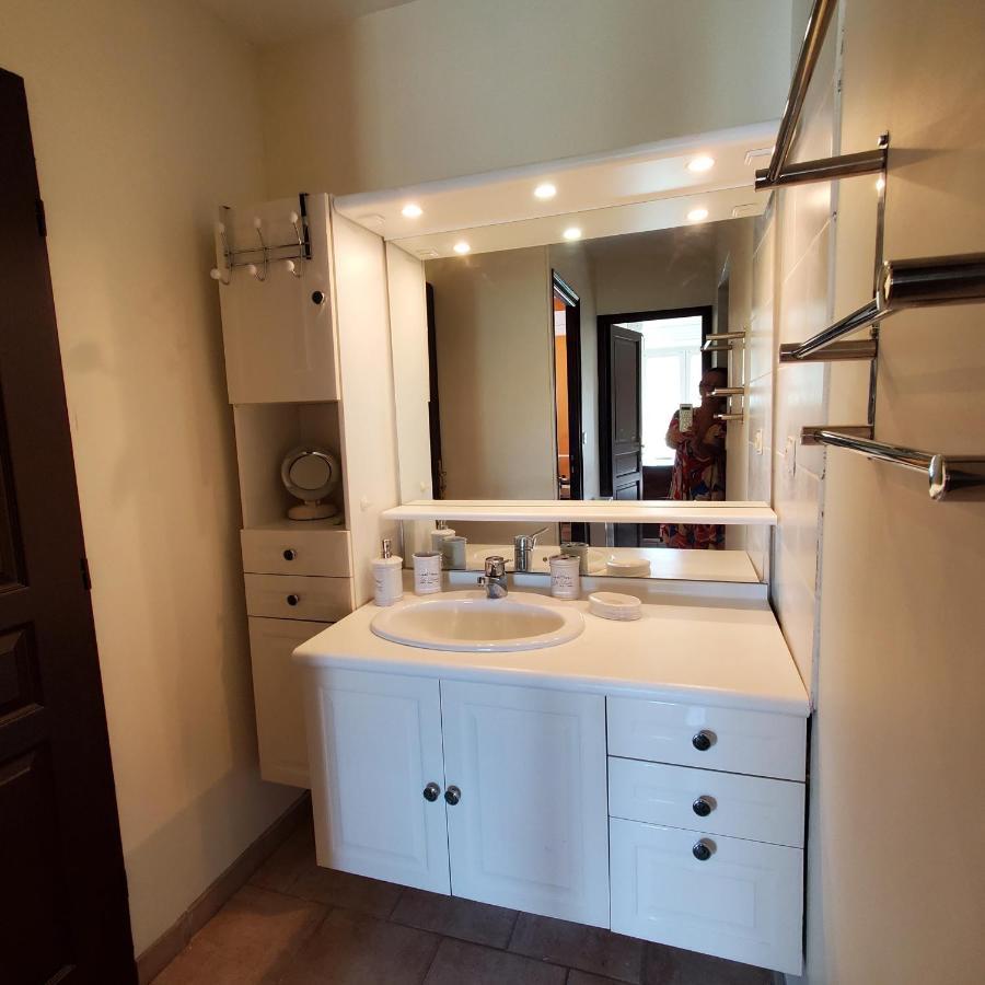 Le Vent Dans Les Voiles - Appartement Classe 4 Etoiles Meze Bagian luar foto