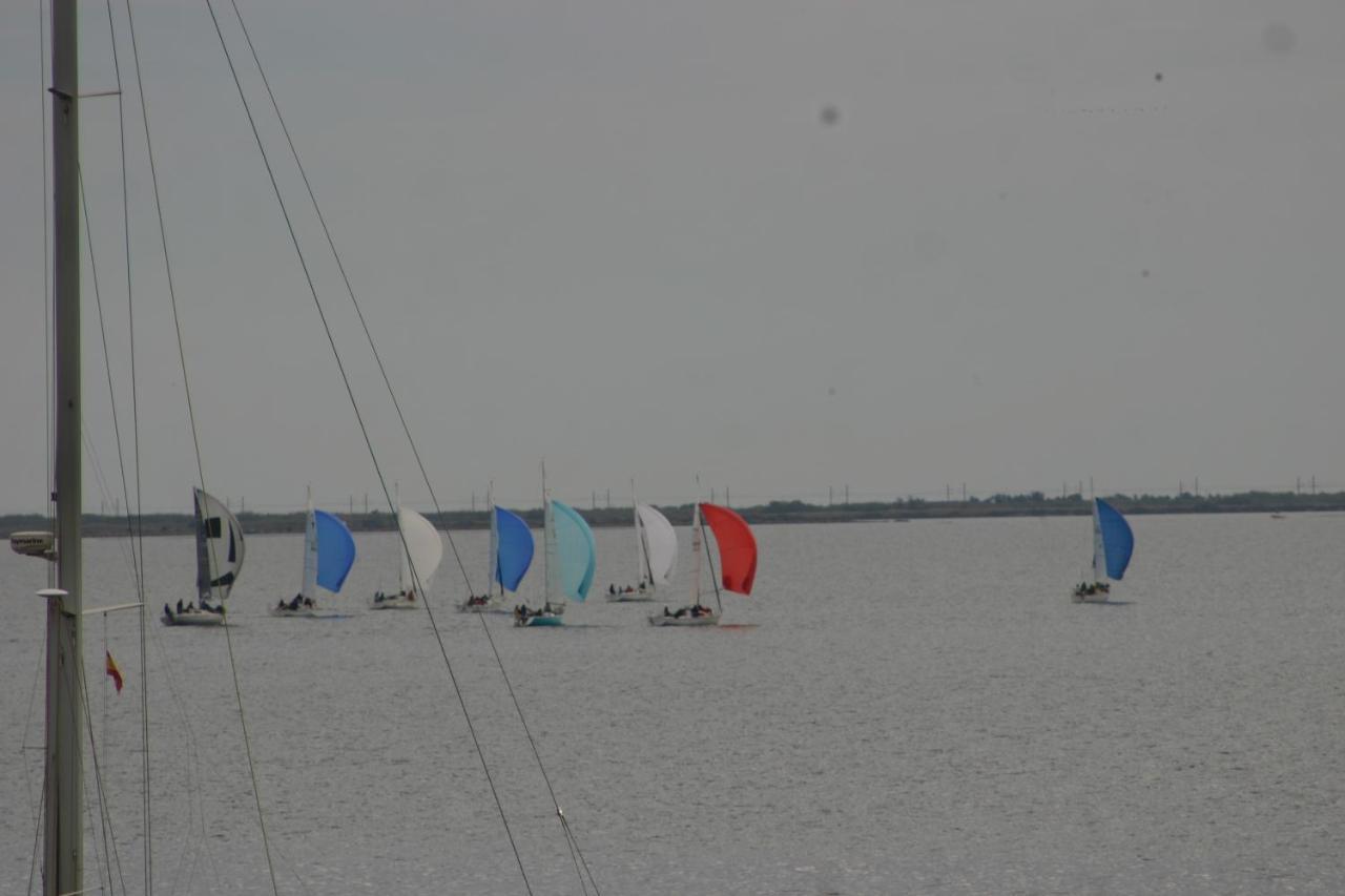 Le Vent Dans Les Voiles - Appartement Classe 4 Etoiles Meze Bagian luar foto