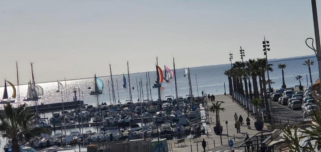 Le Vent Dans Les Voiles - Appartement Classe 4 Etoiles Meze Bagian luar foto
